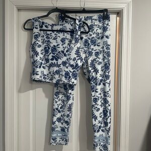 Floral Print Blue & White Women’s Crop Tank and Legging Set